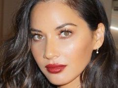 NBA今日女郎：亚裔美女现身斯台普斯 和成龙合过影