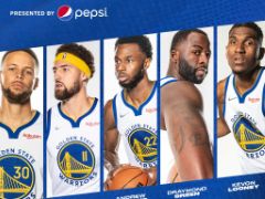 水花兄弟合体！库里&汤普森赛前热身