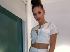 汤神归来炸场！极品女友见证 勇士球迷饱眼福