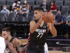 3百万底薪中锋成奇兵！11场狂抢156板