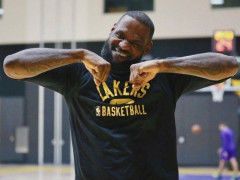 沃格尔：浓眉回归后继续担任首发中锋 威少因病缺席训练