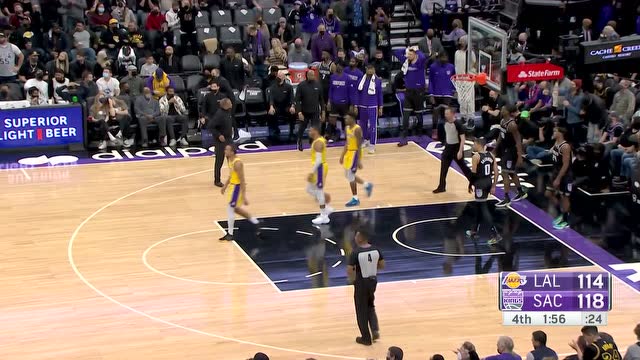 【2022年01月13日 湖人vs国王集锦】37岁老汉能攻能防！詹姆斯两次凶残切球滑翔上篮统治内线