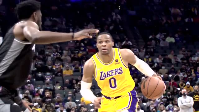 【2022年01月13日 湖人vs国王集锦】后浪崛起！威少冲击篮下惨遭梅图抡臂大帽