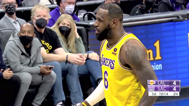 【2022年01月13日 湖人vs国王集锦】37岁的勉扣！詹姆斯顺下灌篮突然发现有点远