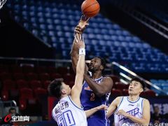 上海男篮捡到宝了！大外援冯莱打出全能表现