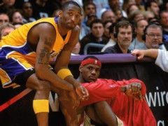 詹姆斯社媒晒出与科比旧照：18年前今天两人生涯首次交锋