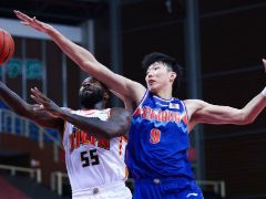 澳洲NBL联赛中国德比！周琦2分vs刘传兴6分