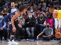 沃格尔被喊话下课 佩总巴斯组建畸形阵容遭批