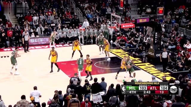 【2022年01月18日 雄鹿vs老鹰集锦】戏耍整条防线 米德尔顿转身后仰稳稳命中