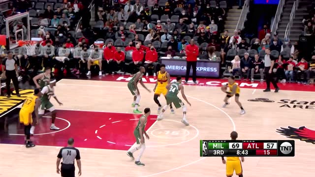 【2022年01月18日 雄鹿vs老鹰集锦】吹响反击号 柯林斯内突外投带队反击