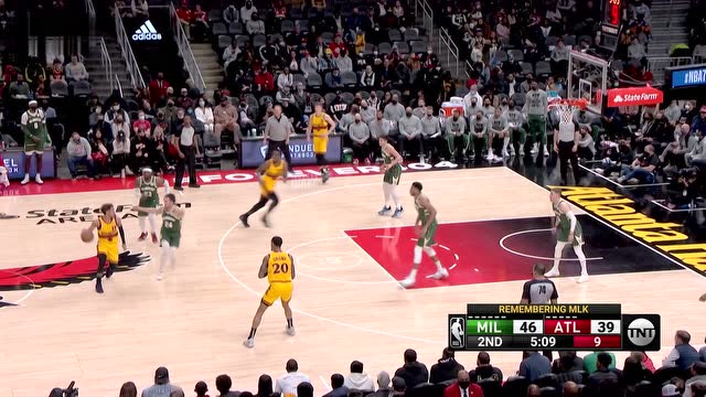 【2022年01月18日 雄鹿vs老鹰集锦】一招鲜吃遍天 特雷杨连线奥孔古飞身上篮