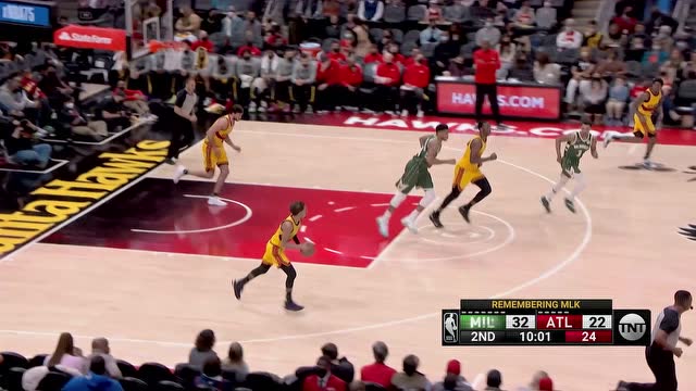 【2022年01月18日 雄鹿vs老鹰集锦】如入无人之境 字母哥篮下接球挂筐暴扣