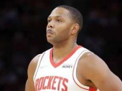 洛杉矶时报：湖人兜售塔克但缺少中档合同