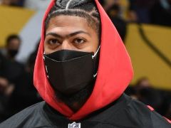 队医：浓眉已能对抗训练 几周不见浓眉又胖了