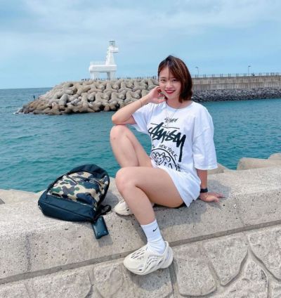 丑萌洞洞鞋adidas Yeezy Foam RNNR Sand