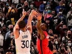 库里压哨绝杀！最后时刻完成救赎