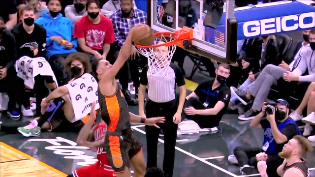 【2022年01月24日 公牛vs魔术集锦】你告诉我这是第五顺位？萨格斯隔扣德罗赞锁定十佳球