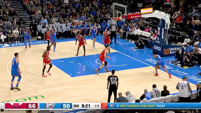 【2022年01月25日 公牛vs雷霆集锦】击地运球失误送机会 布朗截球助攻格林欧洲步砸扣