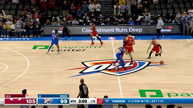 【2022年01月25日 公牛vs雷霆集锦】没有一点防备！亚历山大盗球怀特反击双手暴扣