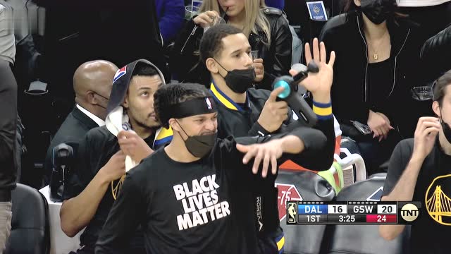 【2022年01月26日 独行侠vs勇士集锦】拔地而起直冲九重天 库里助小佩顿单手炸筐