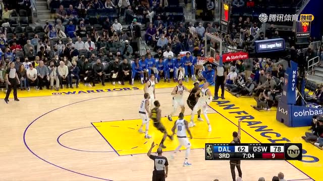 【2022年01月26日 独行侠vs勇士集锦】一个人吸引三分包夹 库里声东击西精准分球普尔三分穿心