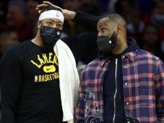 詹姆斯膝盖出现积液！布拉德利遭遇胃病 湖人再遇伤病潮