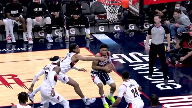 【2022年01月29日 开拓者vs火箭集锦】小伙子你还想秀我？考文顿空中拦截小马丁