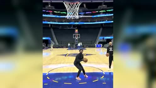【2022年01月30日 篮网vs勇士集锦】篮网vs勇士赛前欧文热身训练 进攻万花筒疯狂练投篮