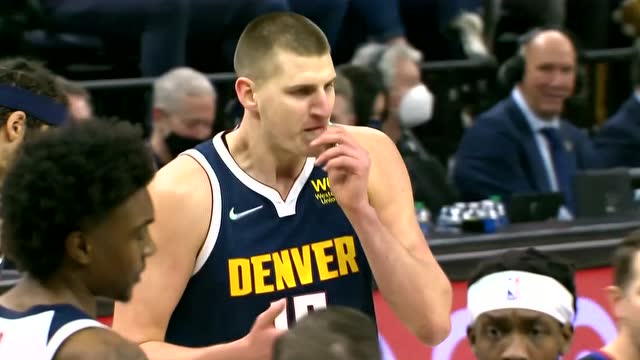 【2022年02月02日 掘金vs森林狼集锦】打球得动脑子！约老师发边线球助攻戈登打成2+1