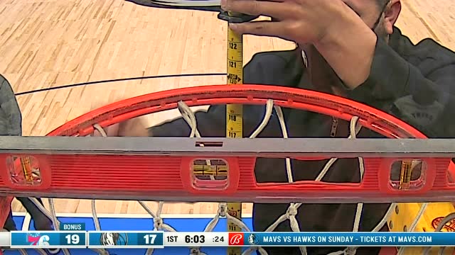 【2022年02月05日 76人vs独行侠集锦】比赛意外暂停 独行侠费城比赛中途换篮筐