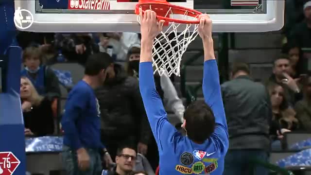 【2022年02月05日 76人vs独行侠集锦】博班这人能处！东契奇表示篮筐有点歪？安排！博班利用身高优势踮脚修篮筐