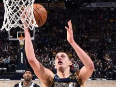 历史首人！约基奇职业生涯已9000分5000板3000助攻