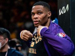 湖人打造“夕阳红天团”成败因 应多学勇士