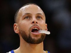 水花兄弟率队九连胜！库里：我爱看克莱打球