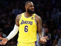 詹姆斯27分赛季首次技犯！湖人遭雄鹿双杀 字母哥轰44+14