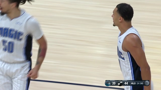 【2022年02月12日 魔术vs爵士集锦】胸怀天下有大将之风 萨格斯良好防守嗅觉抢断反击双手暴扣