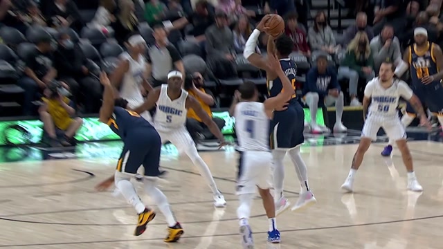 【2022年02月12日 魔术vs爵士集锦】我咋就管不住自己这双手呢 萨格斯对米切尔犯规送其3+1良机