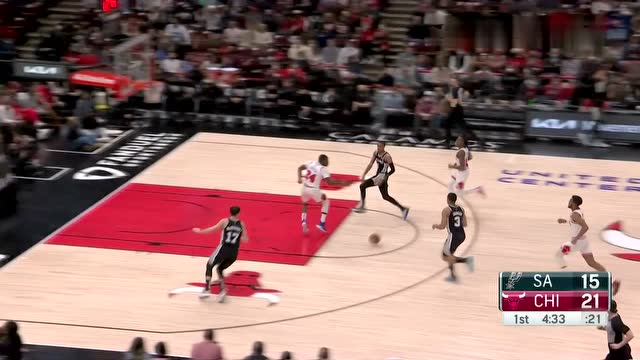 【2022年02月15日 马刺vs公牛集锦】瓦塞尔送给对手钉板大帽 间接助攻队友打成快攻反击