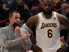 湖人消息：沃帅谈无缘游行 佩总无举动原因曝光 老板询名宿意见