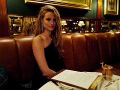 NBA情人节：瓦妮莎晒科比甜蜜照 乐福晒女友美照