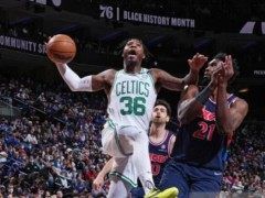 绿军后卫斯玛特受伤被搀扶离场 疑似遭遇韧带伤势