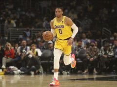 名记：湖人曾有机会不搭首轮交易威少 因奢侈税薪资放弃沃尔+伍德