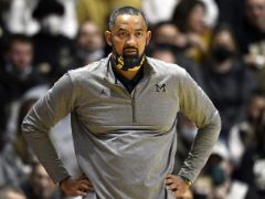 全美热搜第一！49岁霍二叔猛扇助教头部引发大冲突