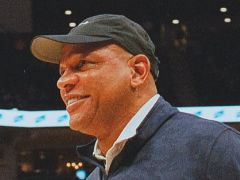 名记：76人相信里弗斯是适合指导哈登大帝夺冠的教练