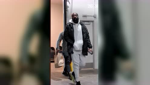 【2022年02月26日 76人vs森林狼集锦】哈登一身休闲抵达球馆 费城首秀即将开始