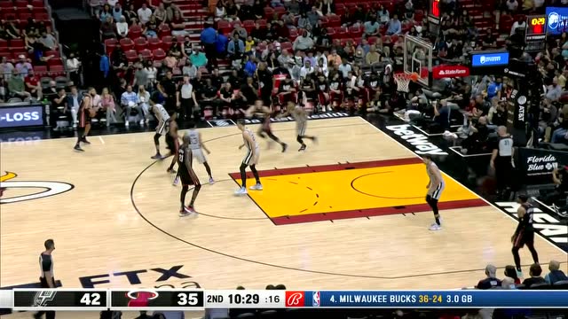 【2022年02月27日 马刺vs热火集锦】得分轻轻松松 马刺门户大开希罗突破上篮