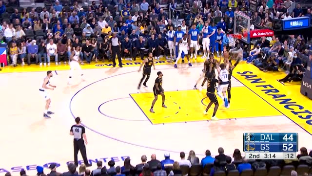 【2022年02月28日 独行侠vs勇士集锦】生日之夜怎么打怎么有 东契奇杀入篮下上篮入网