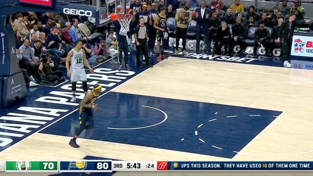 【2022年02月28日 凯尔特人vs步行者集锦】比塔泽抓下篮板直接送长传 布里塞特1打0单臂劈扣