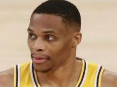 17中5被大帽五次！威少4400万薪水何时能强硬一场？