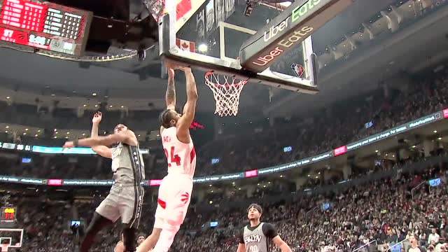 【2022年03月02日 篮网vs猛龙集锦】配合天衣无缝 巴恩斯眼疾手快炮弹直传助飞伯奇展腹重扣